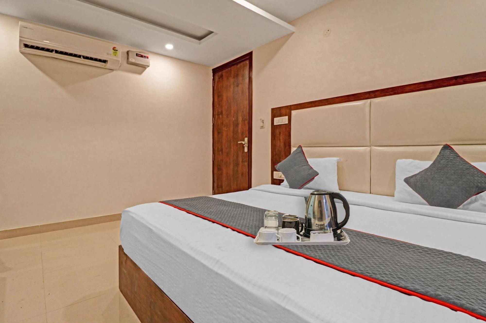 Townhouse Tark Inn Új-Delhi Kültér fotó