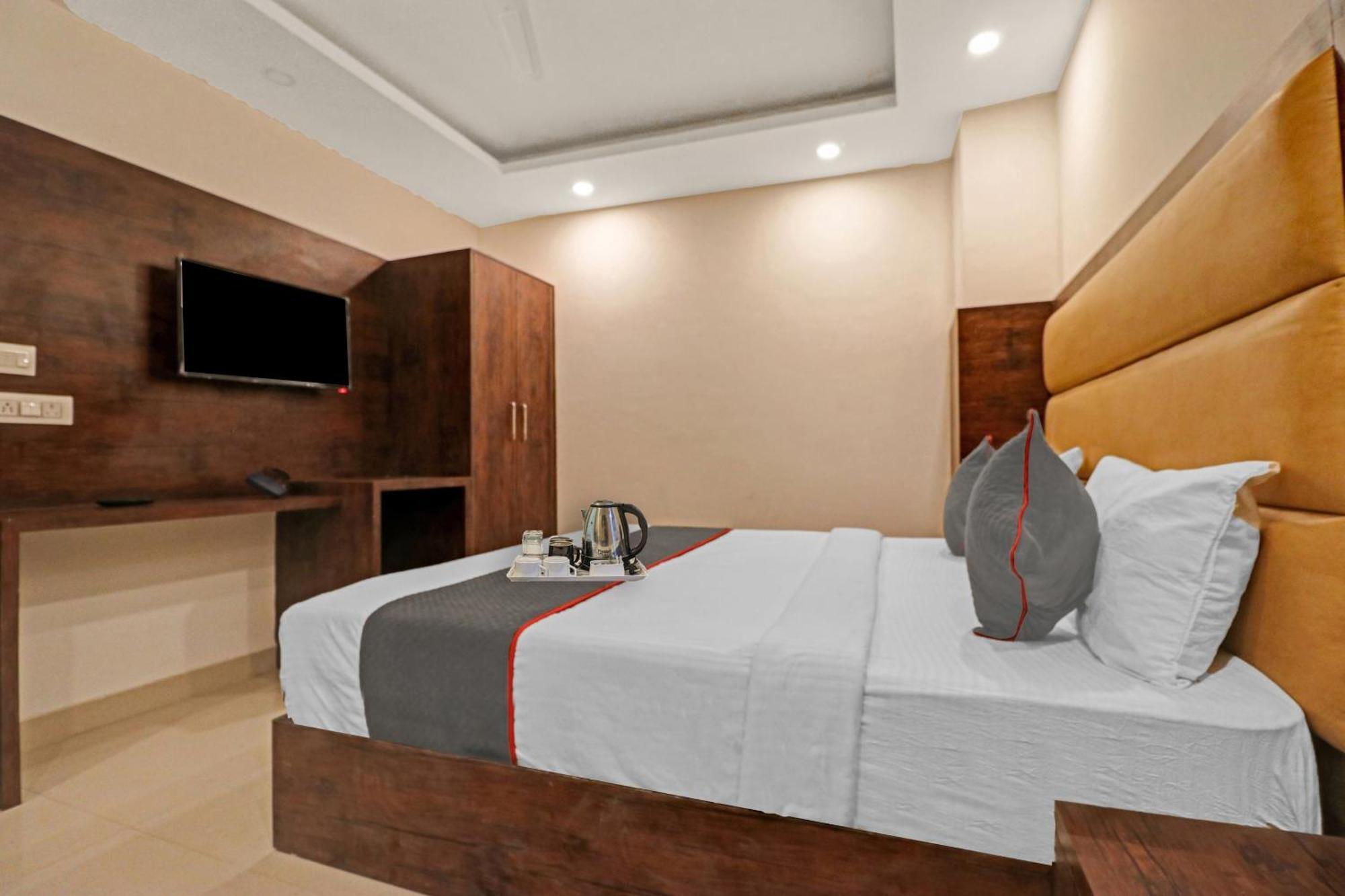 Townhouse Tark Inn Új-Delhi Kültér fotó