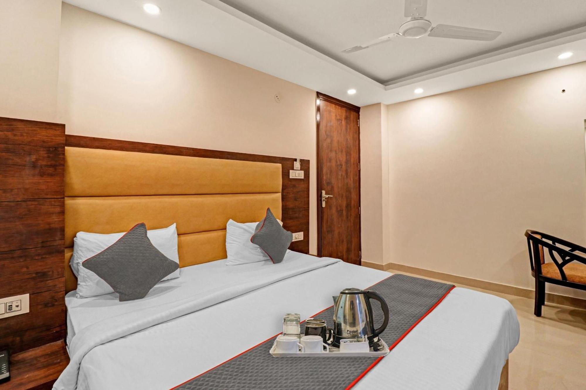 Townhouse Tark Inn Új-Delhi Kültér fotó
