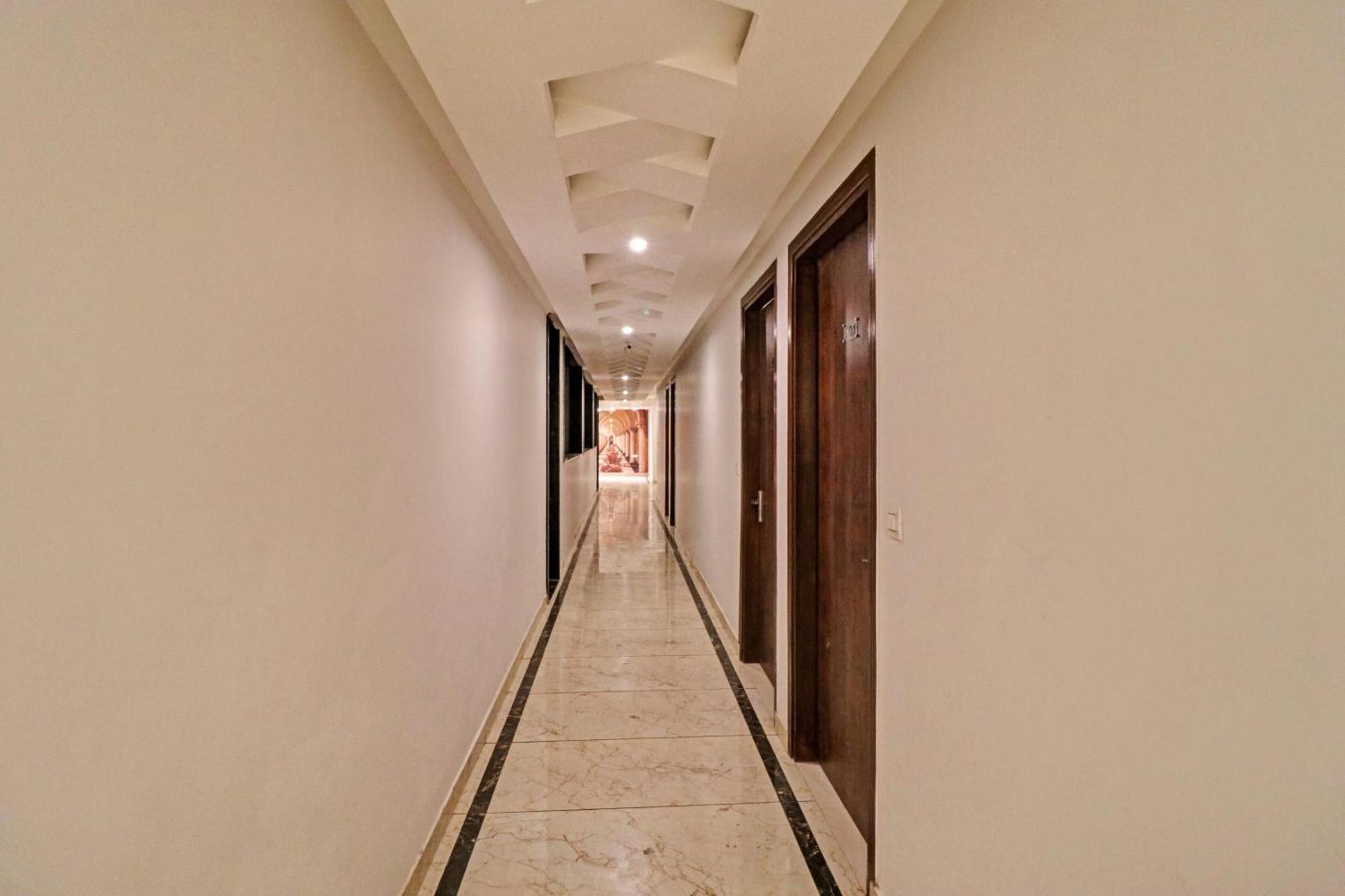 Townhouse Tark Inn Új-Delhi Kültér fotó