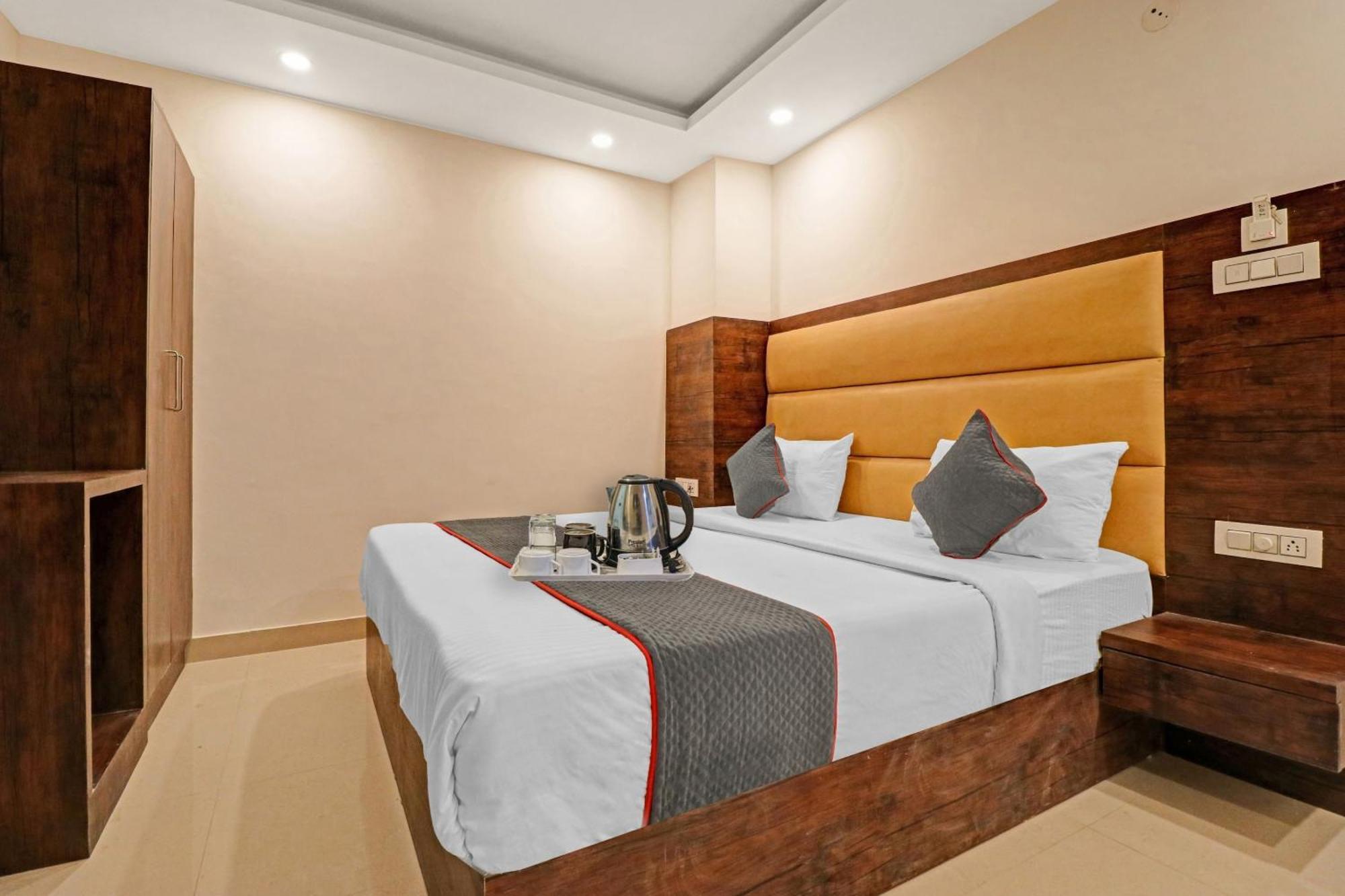 Townhouse Tark Inn Új-Delhi Kültér fotó