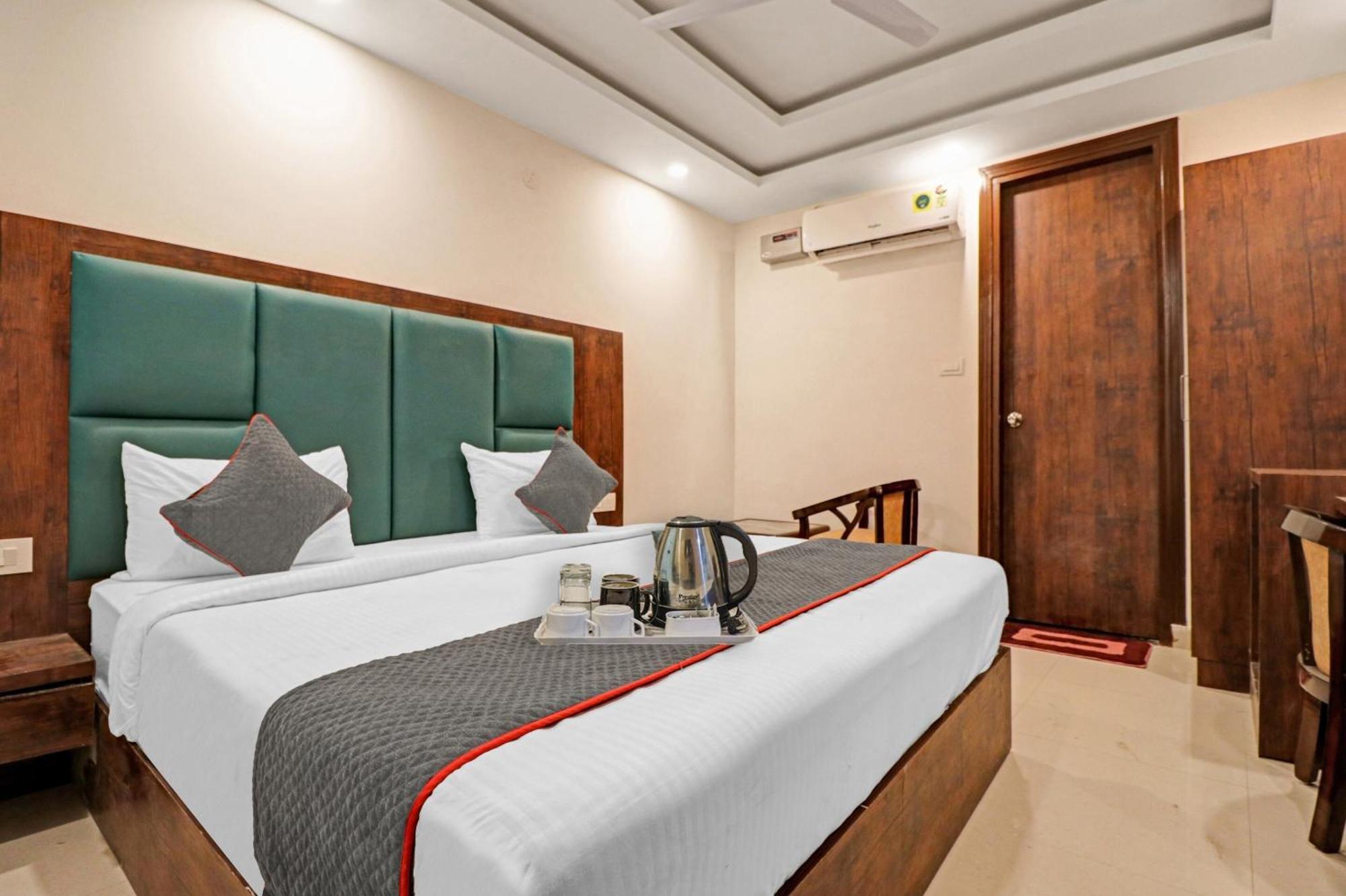Townhouse Tark Inn Új-Delhi Kültér fotó