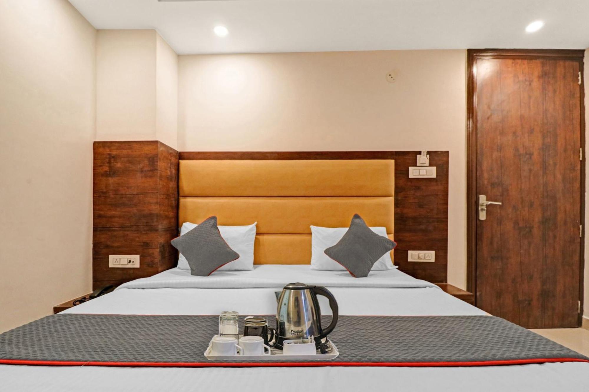 Townhouse Tark Inn Új-Delhi Kültér fotó