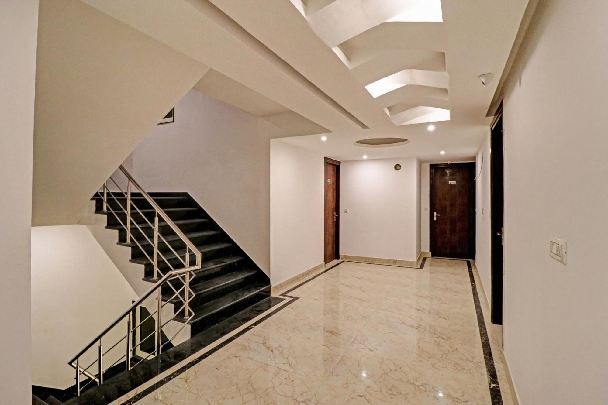 Townhouse Tark Inn Új-Delhi Kültér fotó
