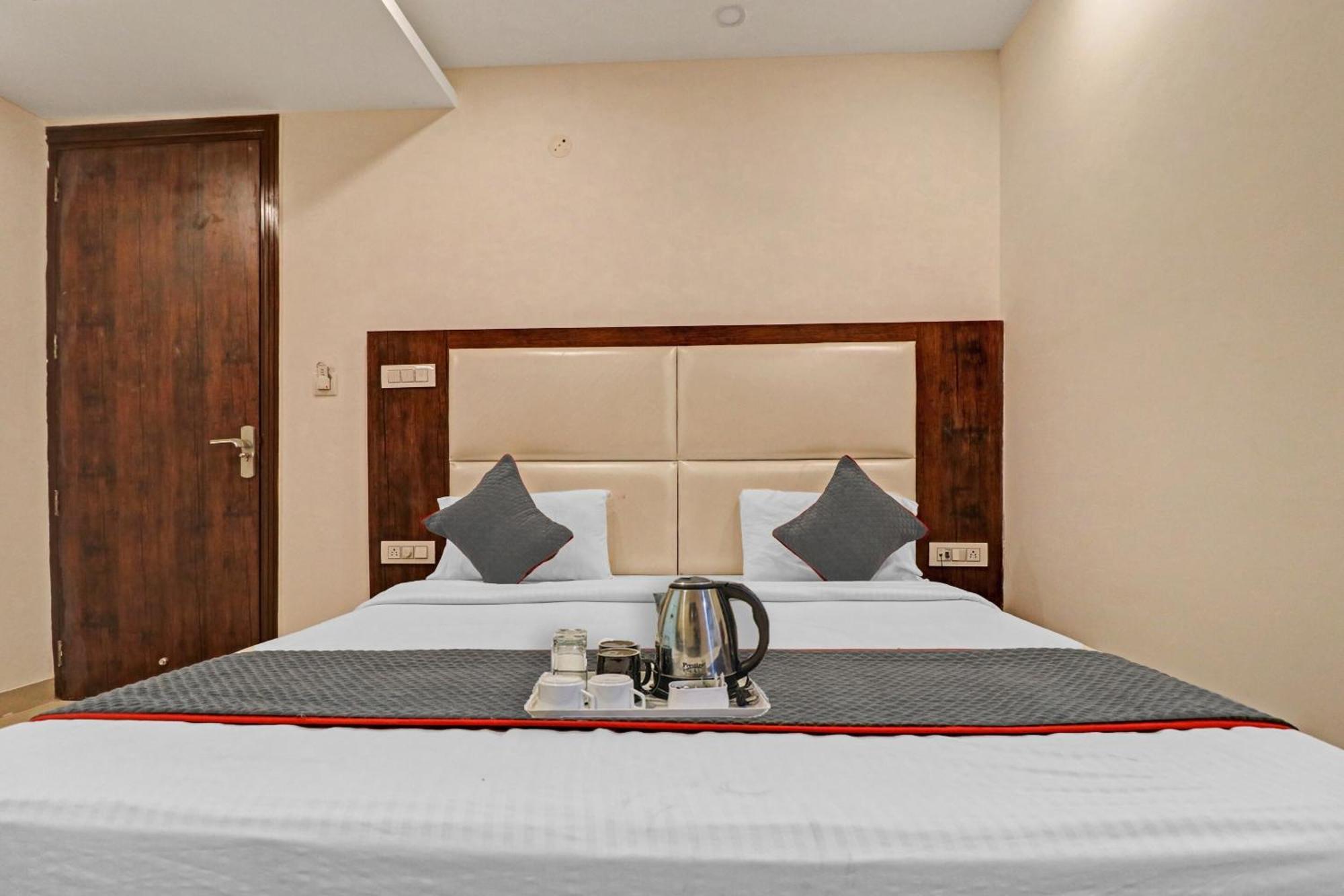 Townhouse Tark Inn Új-Delhi Kültér fotó