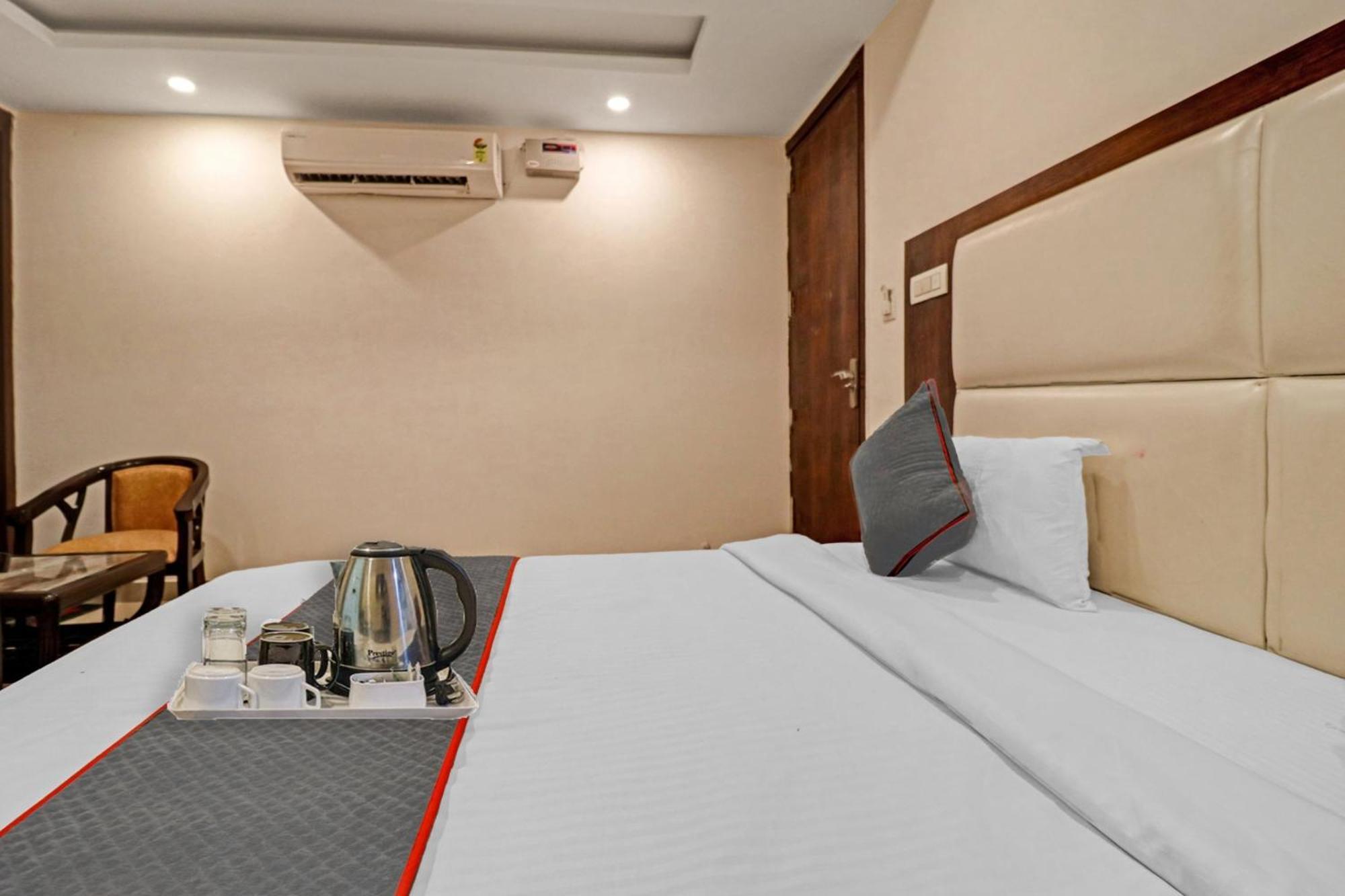 Townhouse Tark Inn Új-Delhi Kültér fotó