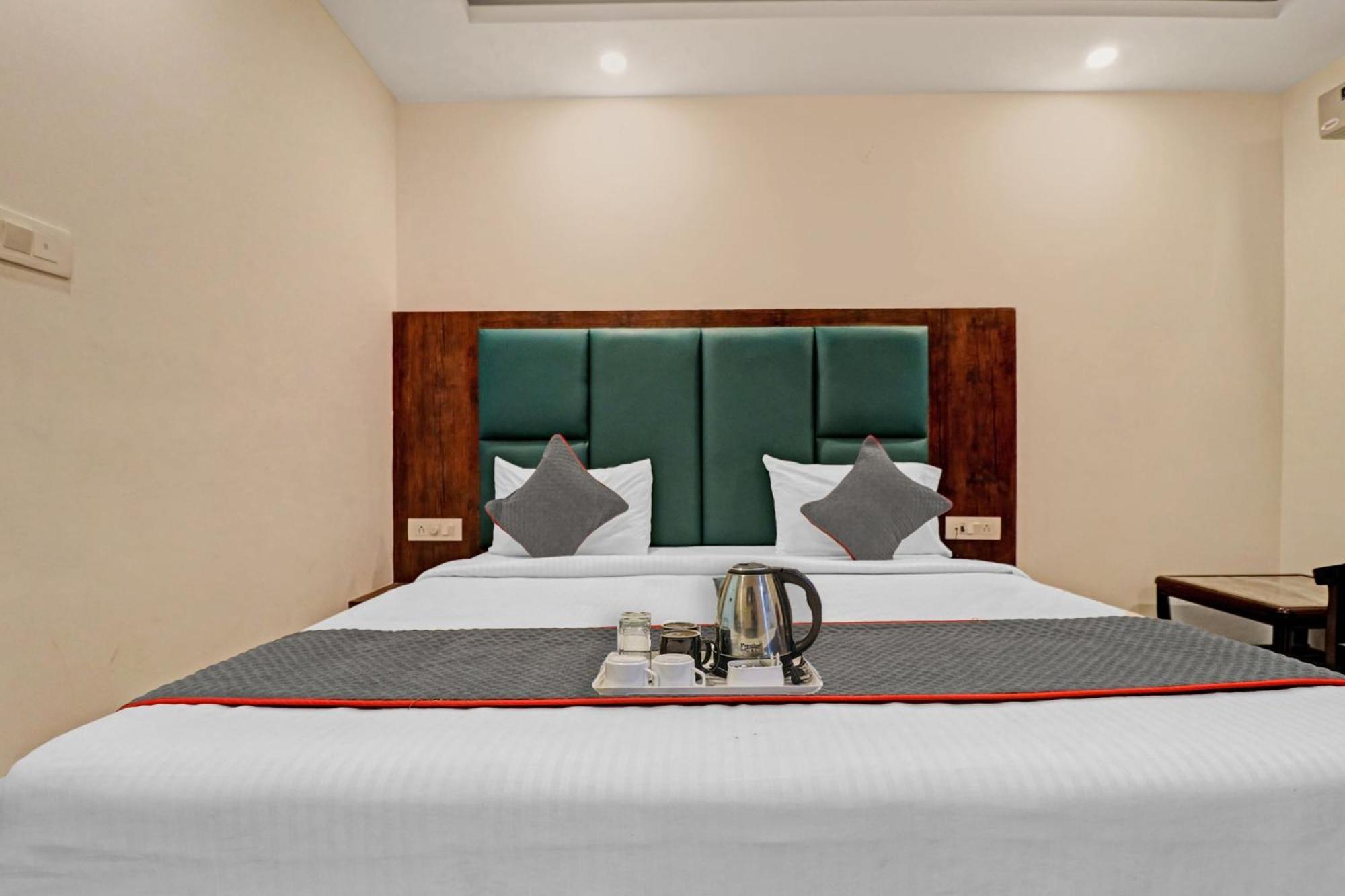 Townhouse Tark Inn Új-Delhi Kültér fotó