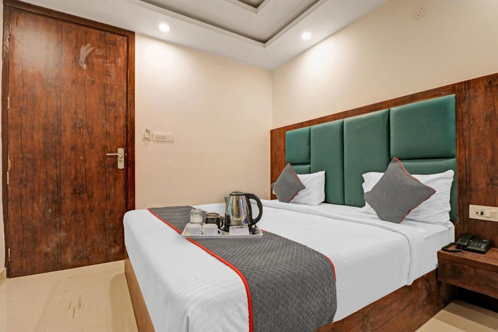 Townhouse Tark Inn Új-Delhi Kültér fotó